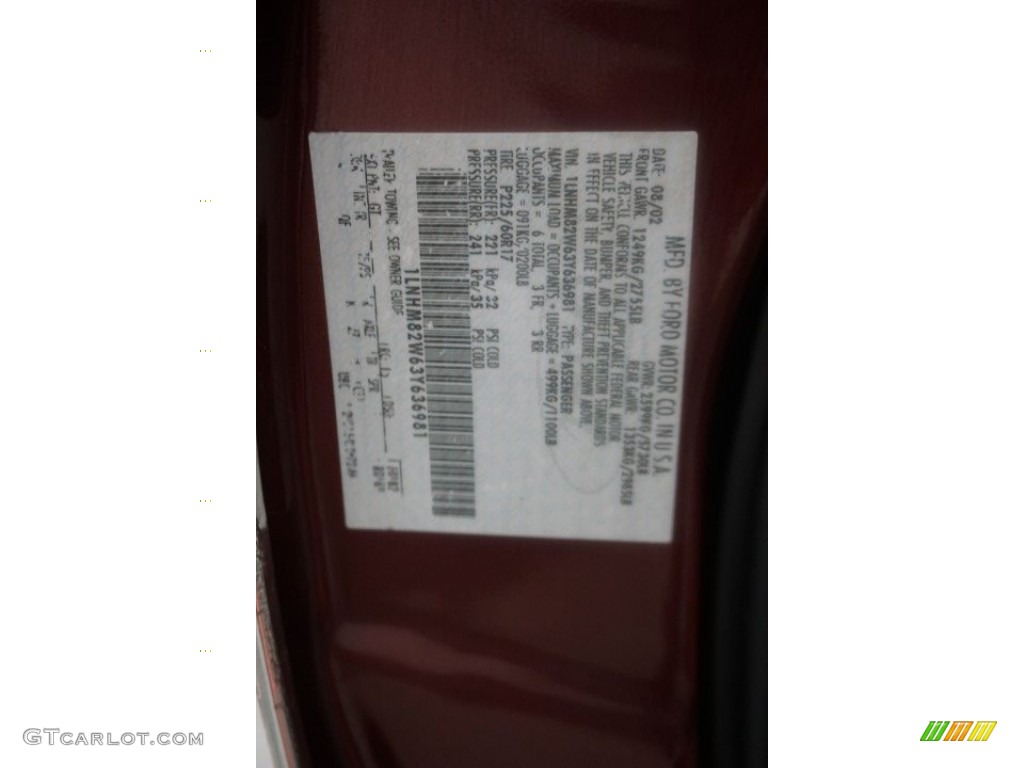 2003 Town Car Signature - Autumn Red Metallic / Medium Dark Parchment/Light Parchment photo #21