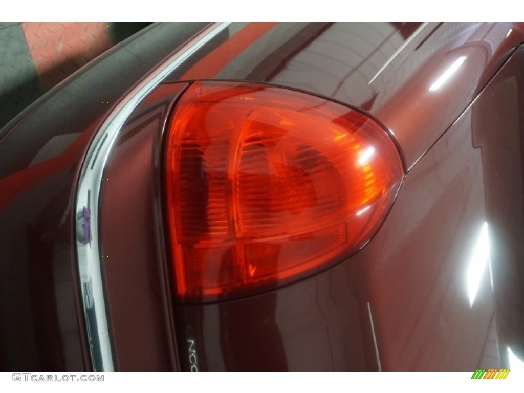 2003 Town Car Signature - Autumn Red Metallic / Medium Dark Parchment/Light Parchment photo #74