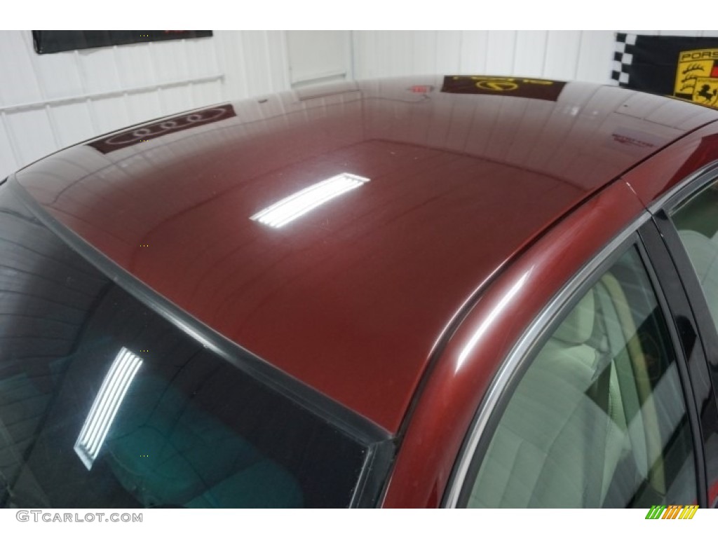 2003 Town Car Signature - Autumn Red Metallic / Medium Dark Parchment/Light Parchment photo #90