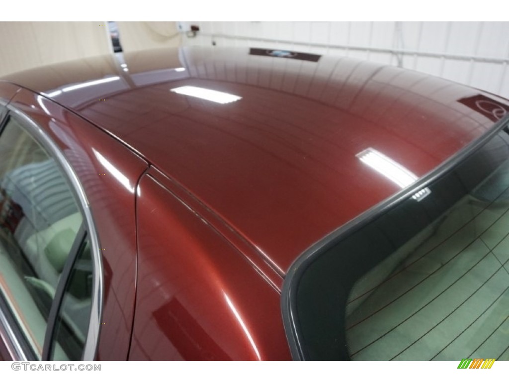 2003 Town Car Signature - Autumn Red Metallic / Medium Dark Parchment/Light Parchment photo #92