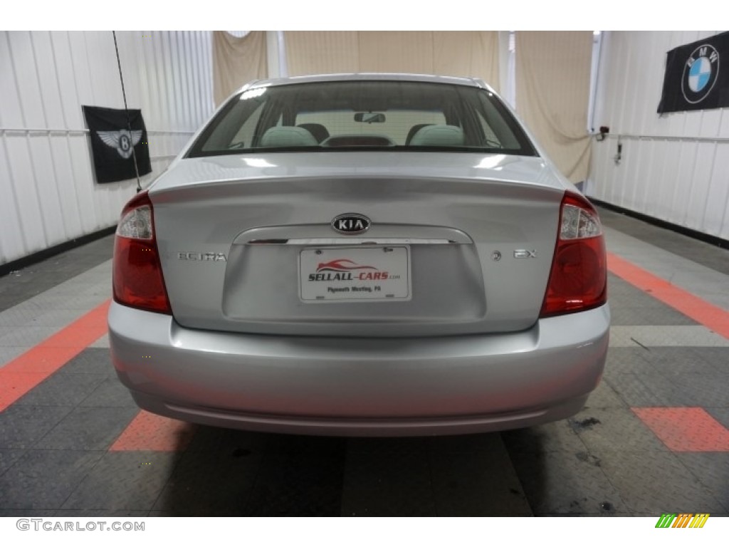2006 Spectra EX Sedan - Clear Silver / Beige photo #9
