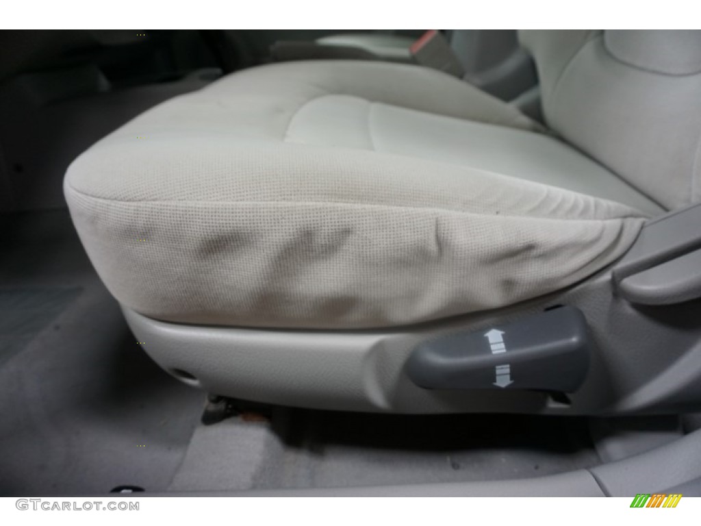 2006 Spectra EX Sedan - Clear Silver / Beige photo #24