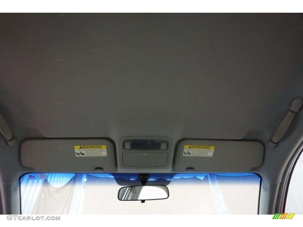 2006 Spectra EX Sedan - Clear Silver / Beige photo #25