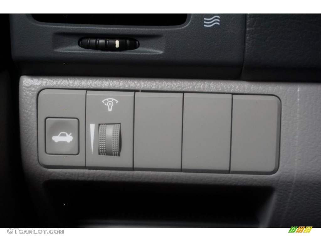 2006 Spectra EX Sedan - Clear Silver / Beige photo #31