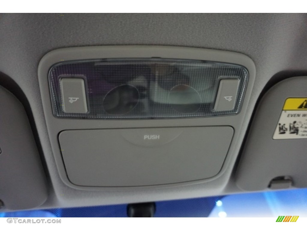 2006 Spectra EX Sedan - Clear Silver / Beige photo #39
