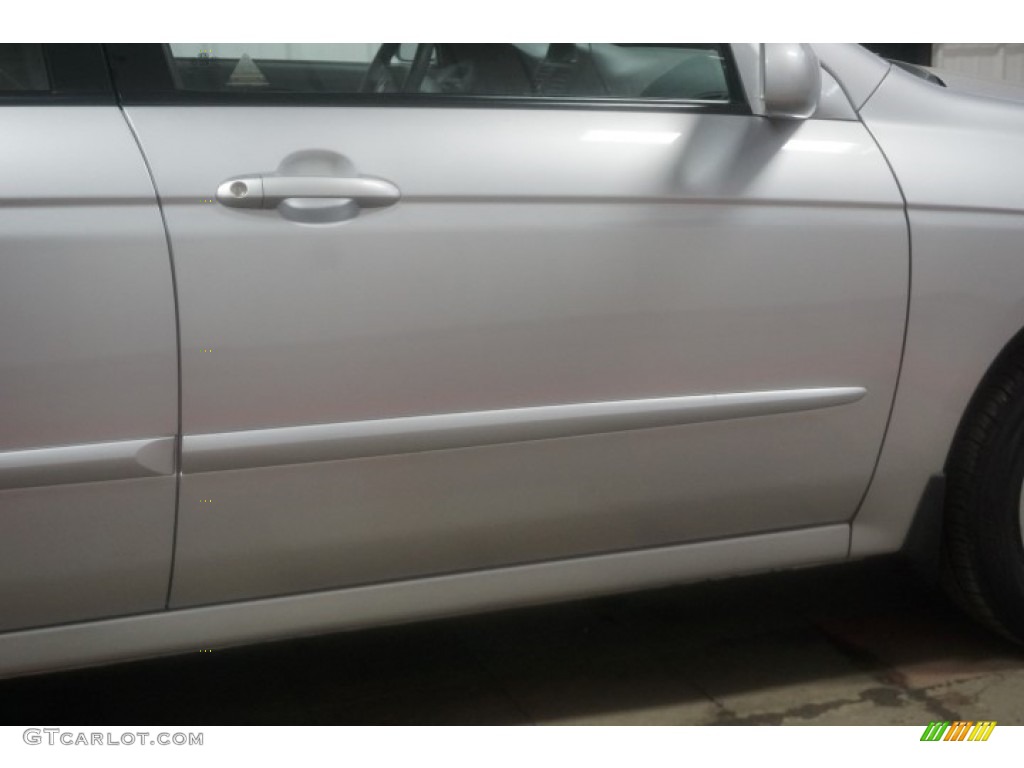 2006 Spectra EX Sedan - Clear Silver / Beige photo #54