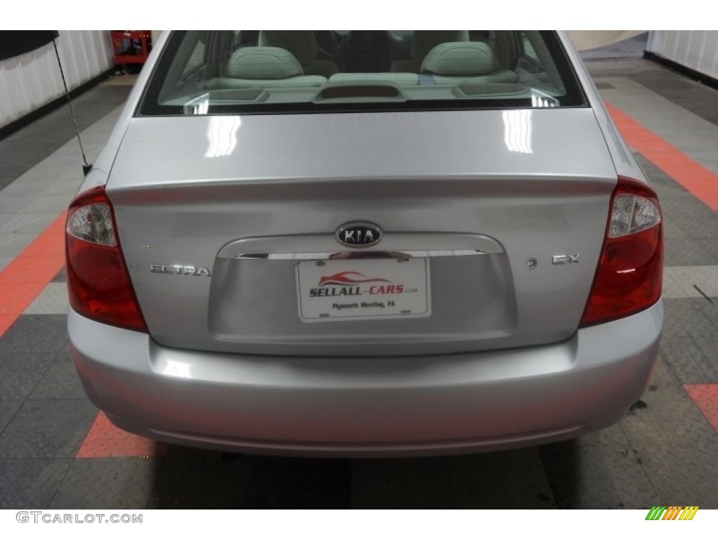 2006 Spectra EX Sedan - Clear Silver / Beige photo #63