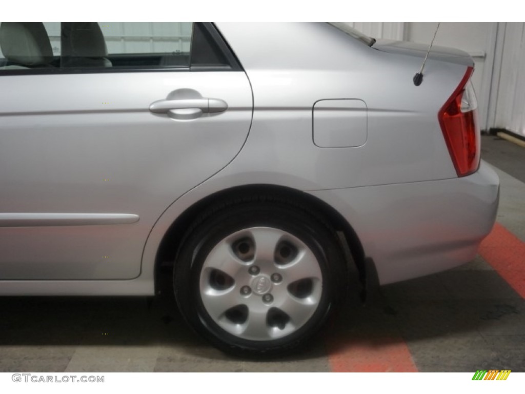 2006 Spectra EX Sedan - Clear Silver / Beige photo #64