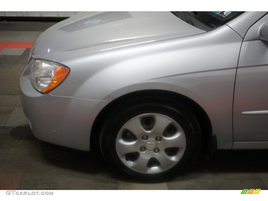 2006 Spectra EX Sedan - Clear Silver / Beige photo #71