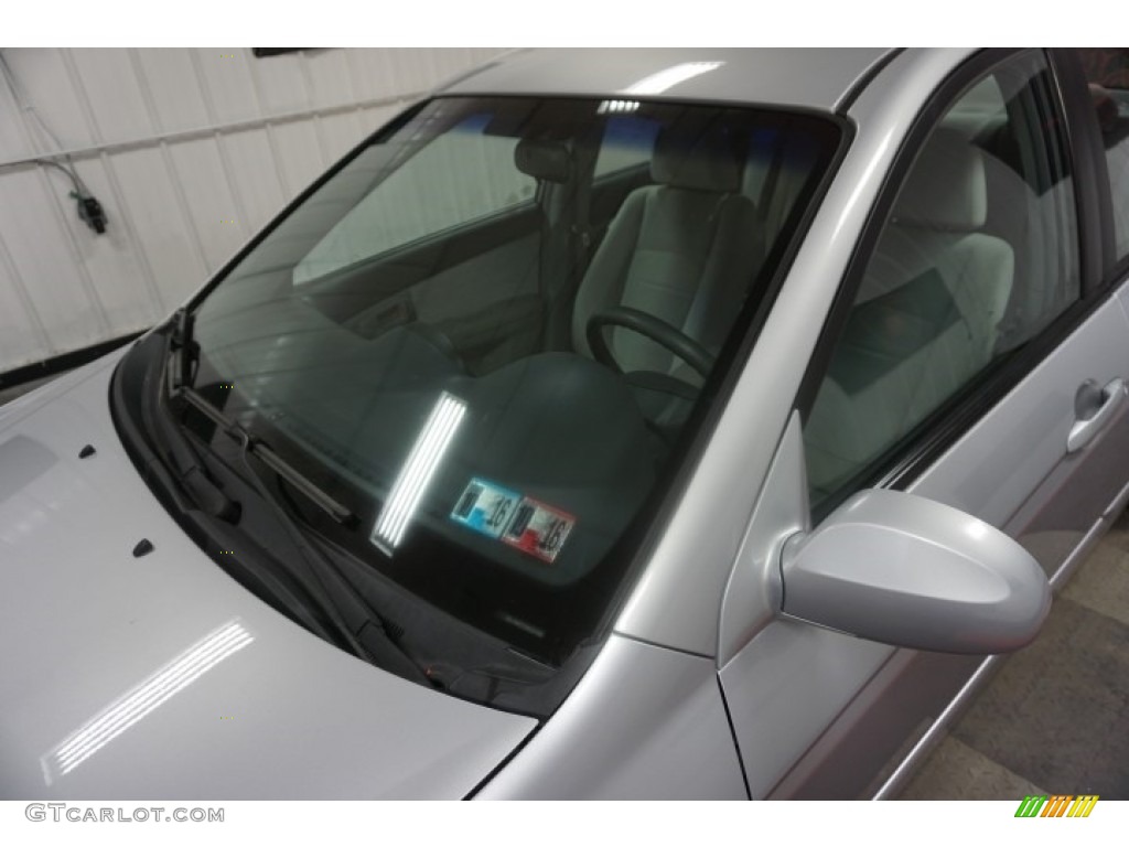 2006 Spectra EX Sedan - Clear Silver / Beige photo #75