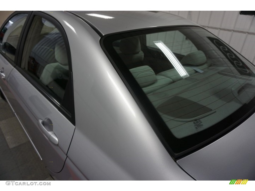 2006 Spectra EX Sedan - Clear Silver / Beige photo #77