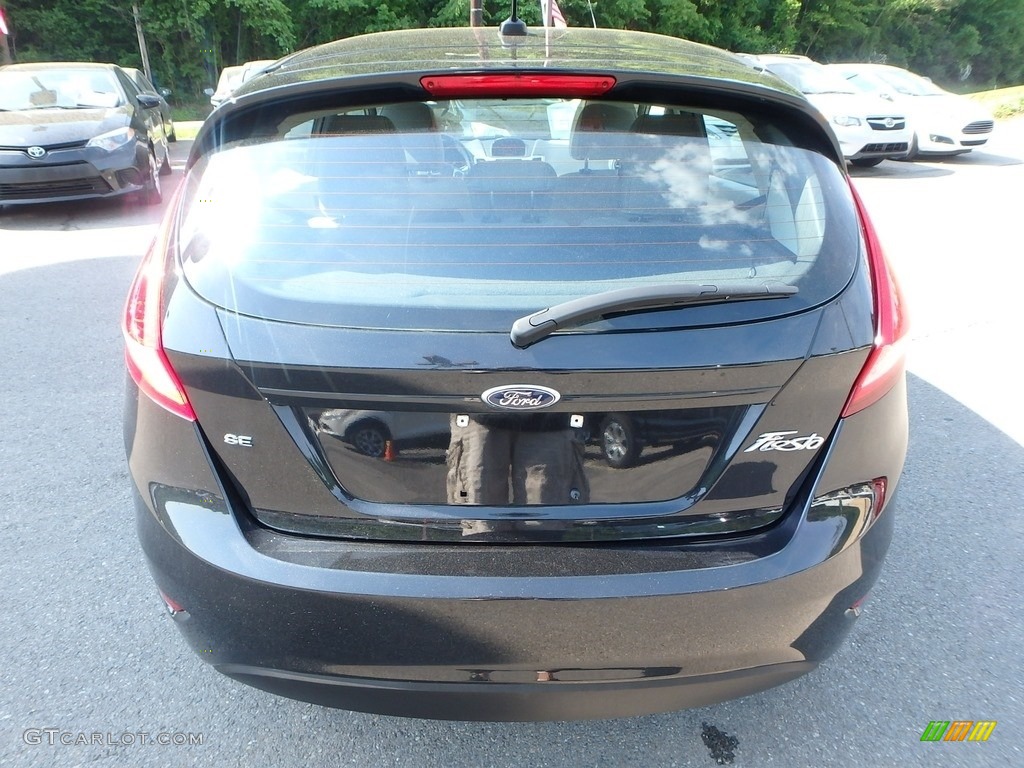 2013 Fiesta SE Hatchback - Tuxedo Black / Charcoal Black/Light Stone photo #3