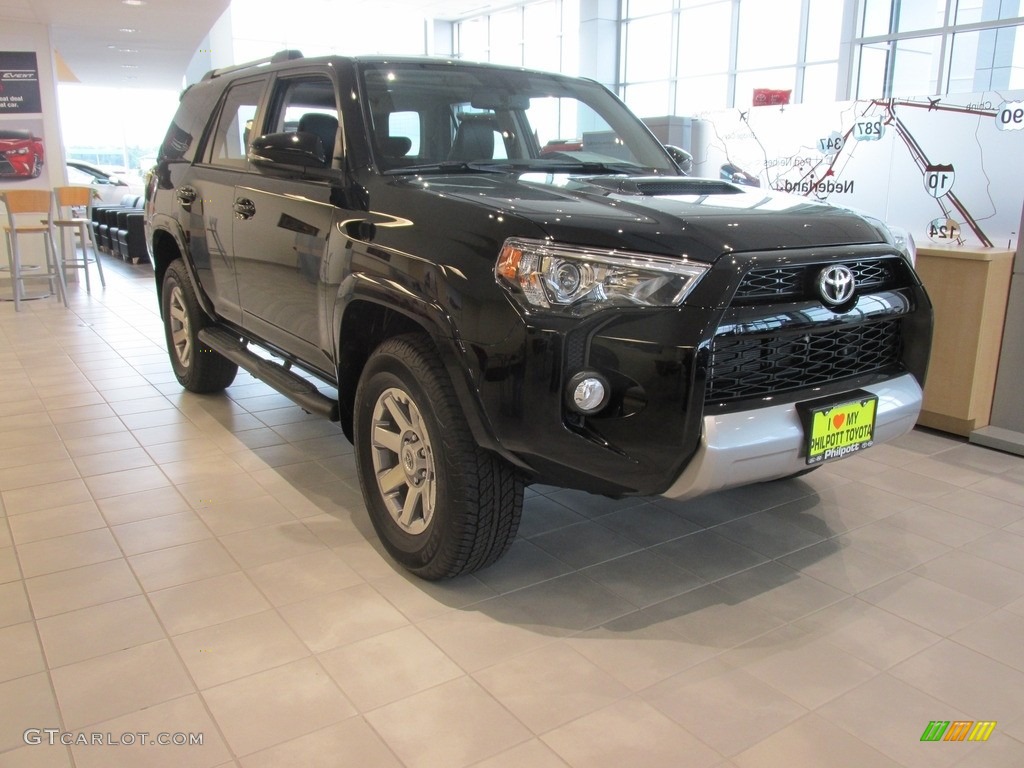Toyota 4Runner Trail Premium 2016: Legenda Jalan Raya dan Medan Off-Road yang Tak Lekang Oleh Waktu
