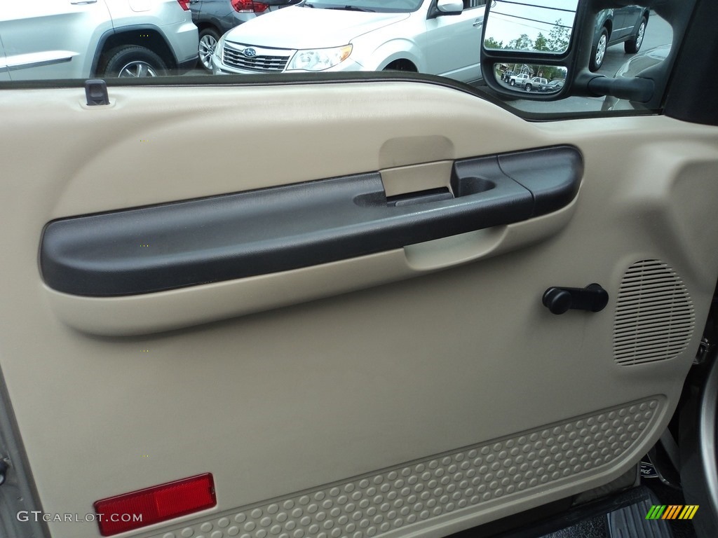 2006 F250 Super Duty XL Regular Cab 4x4 - Arizona Beige Metallic / Tan photo #8