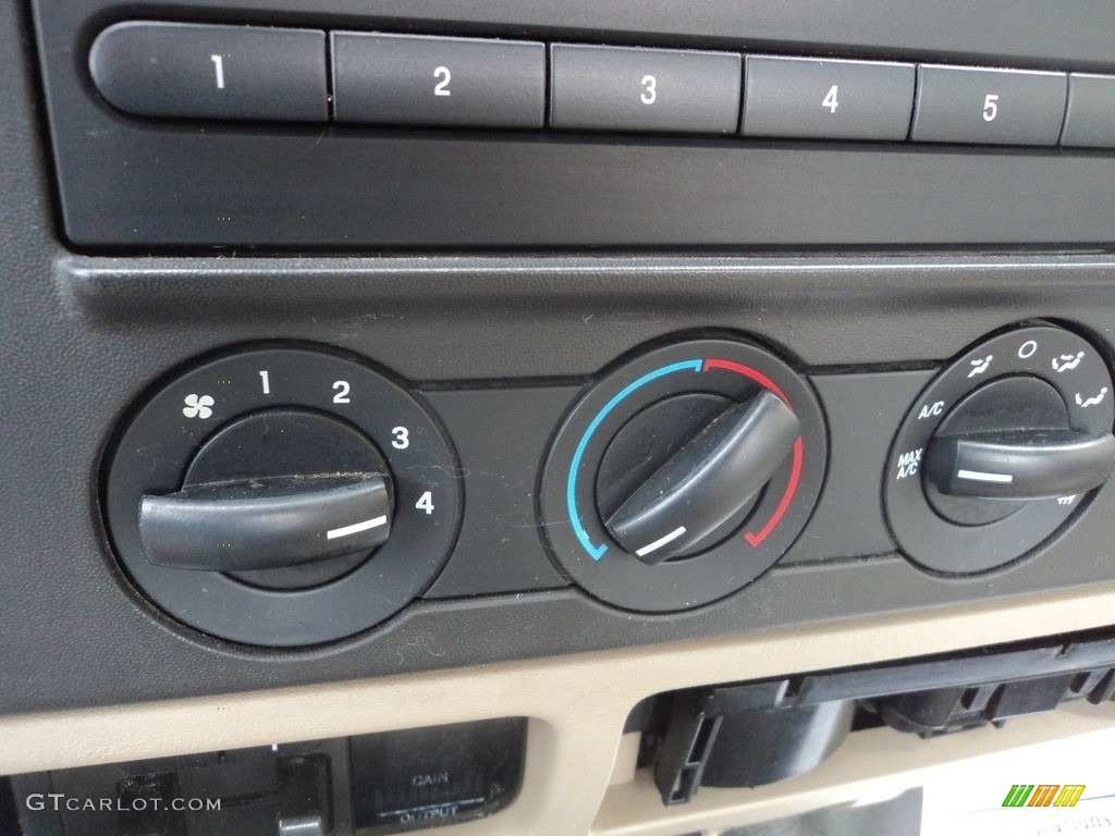 2006 F250 Super Duty XL Regular Cab 4x4 - Arizona Beige Metallic / Tan photo #14