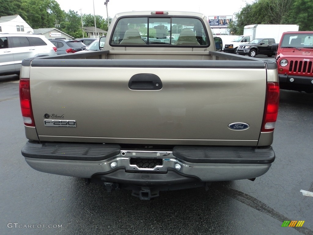 2006 F250 Super Duty XL Regular Cab 4x4 - Arizona Beige Metallic / Tan photo #23