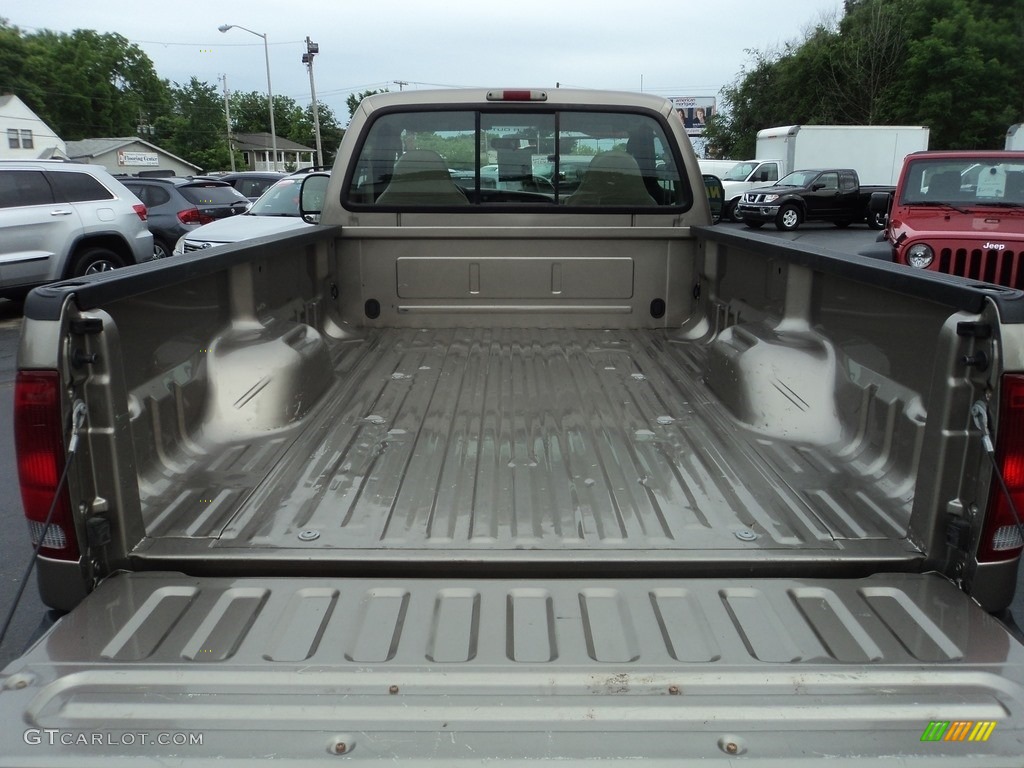 2006 F250 Super Duty XL Regular Cab 4x4 - Arizona Beige Metallic / Tan photo #25
