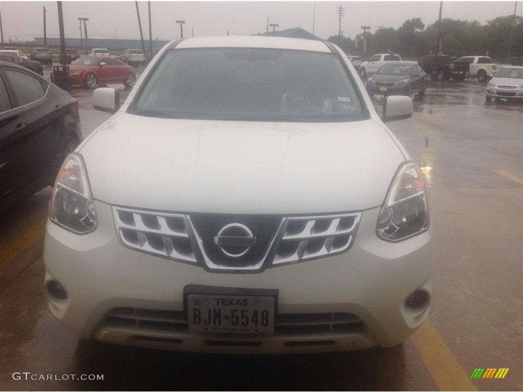 Pearl White Nissan Rogue