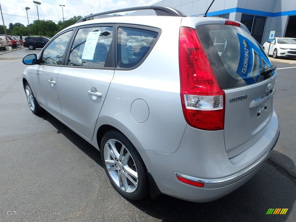 2010 Elantra Touring SE - Quicksilver / Black photo #4