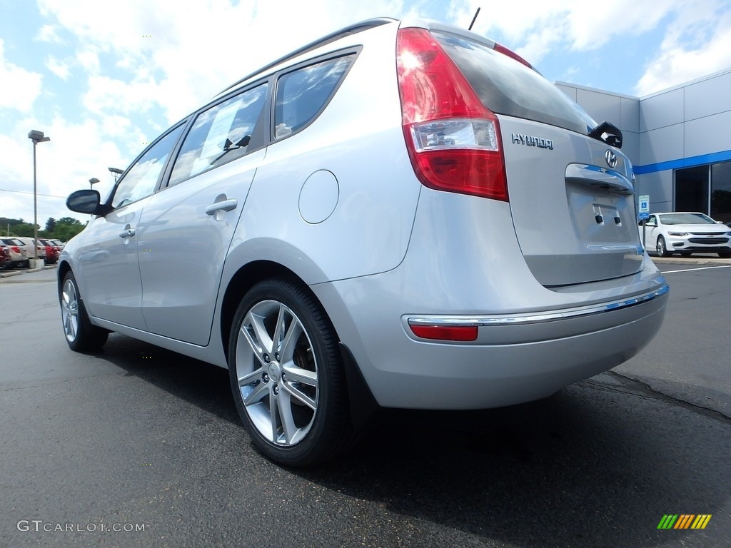 2010 Elantra Touring SE - Quicksilver / Black photo #5