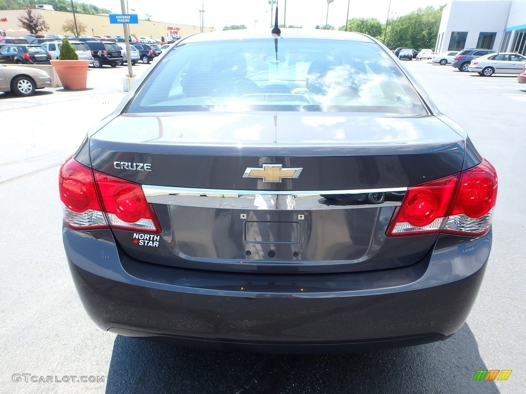 2011 Cruze LS - Taupe Gray Metallic / Jet Black/Medium Titanium photo #6