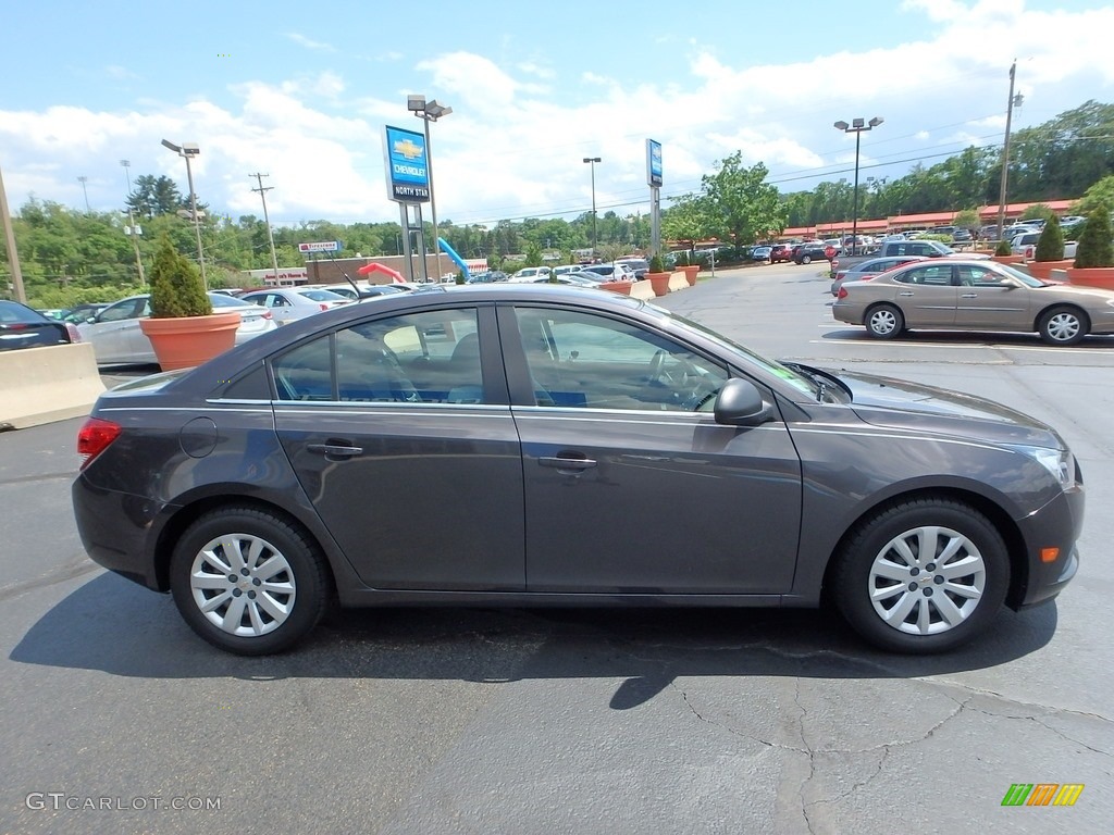 2011 Cruze LS - Taupe Gray Metallic / Jet Black/Medium Titanium photo #10