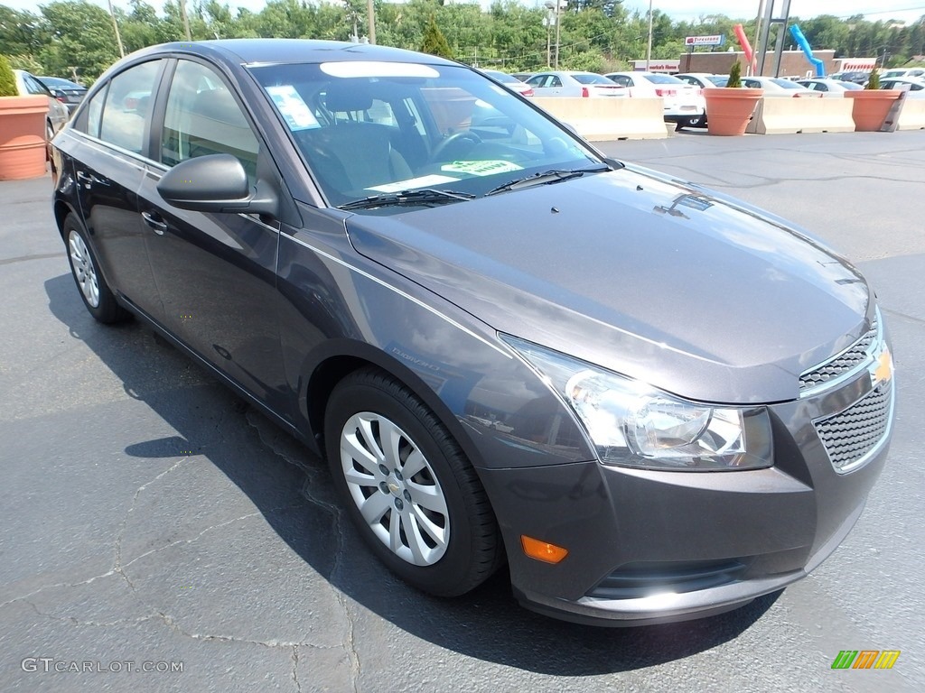 2011 Cruze LS - Taupe Gray Metallic / Jet Black/Medium Titanium photo #11