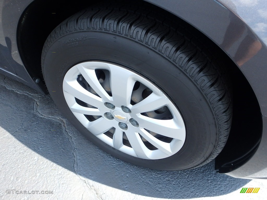 2011 Cruze LS - Taupe Gray Metallic / Jet Black/Medium Titanium photo #14