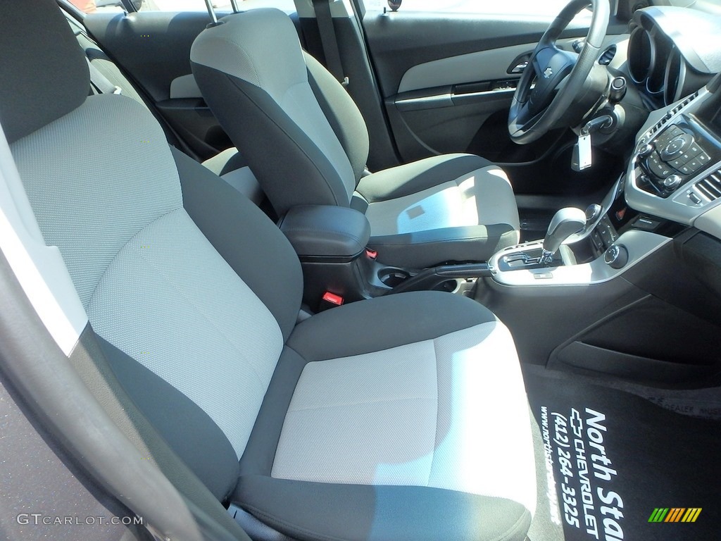 2011 Cruze LS - Taupe Gray Metallic / Jet Black/Medium Titanium photo #15