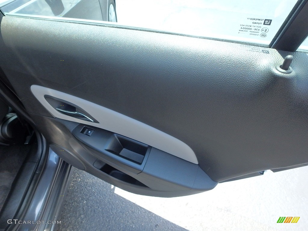 2011 Cruze LS - Taupe Gray Metallic / Jet Black/Medium Titanium photo #19