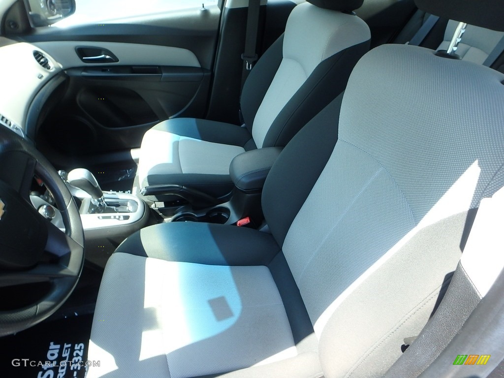 2011 Cruze LS - Taupe Gray Metallic / Jet Black/Medium Titanium photo #20