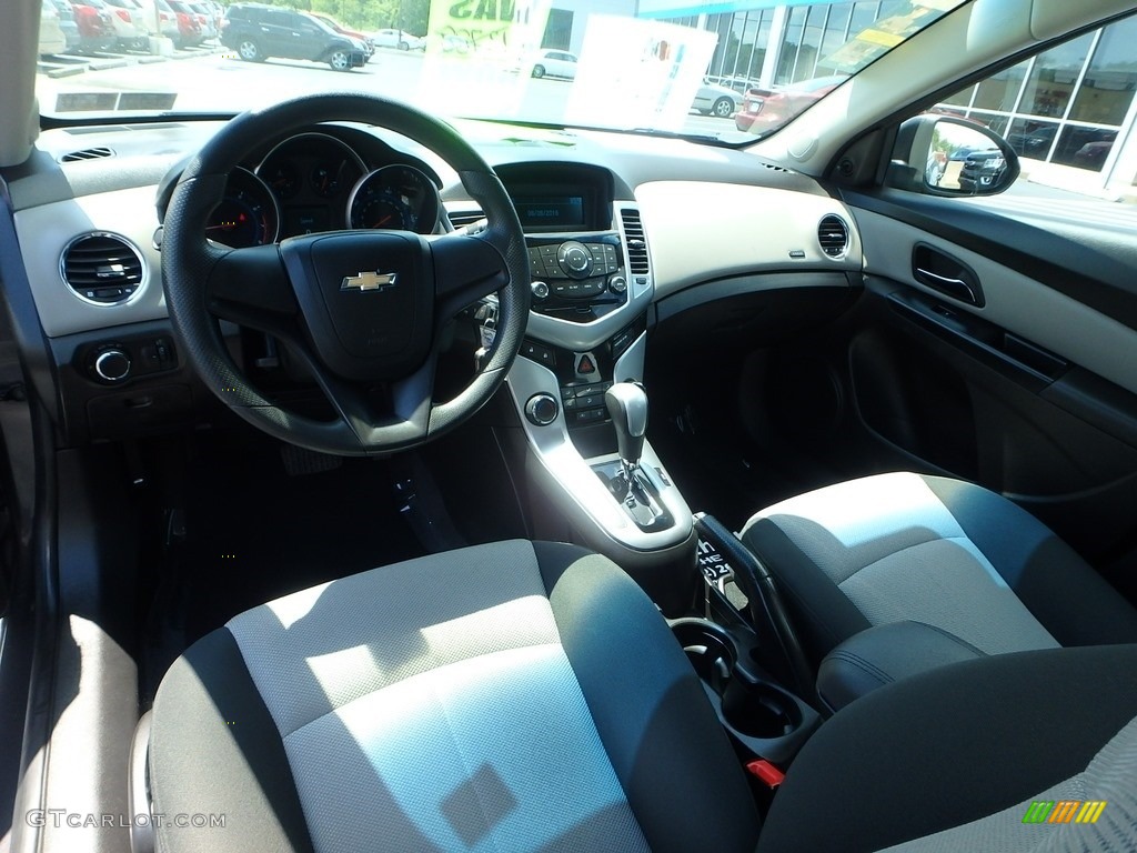 2011 Cruze LS - Taupe Gray Metallic / Jet Black/Medium Titanium photo #22