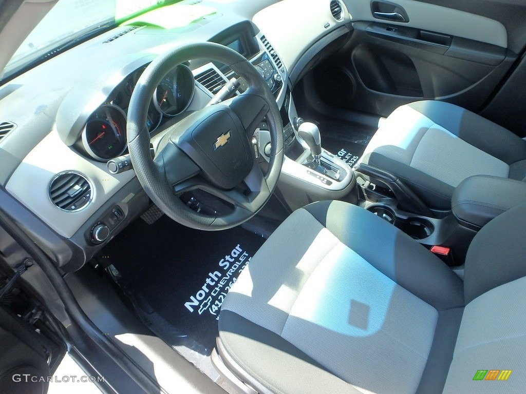2011 Cruze LS - Taupe Gray Metallic / Jet Black/Medium Titanium photo #25