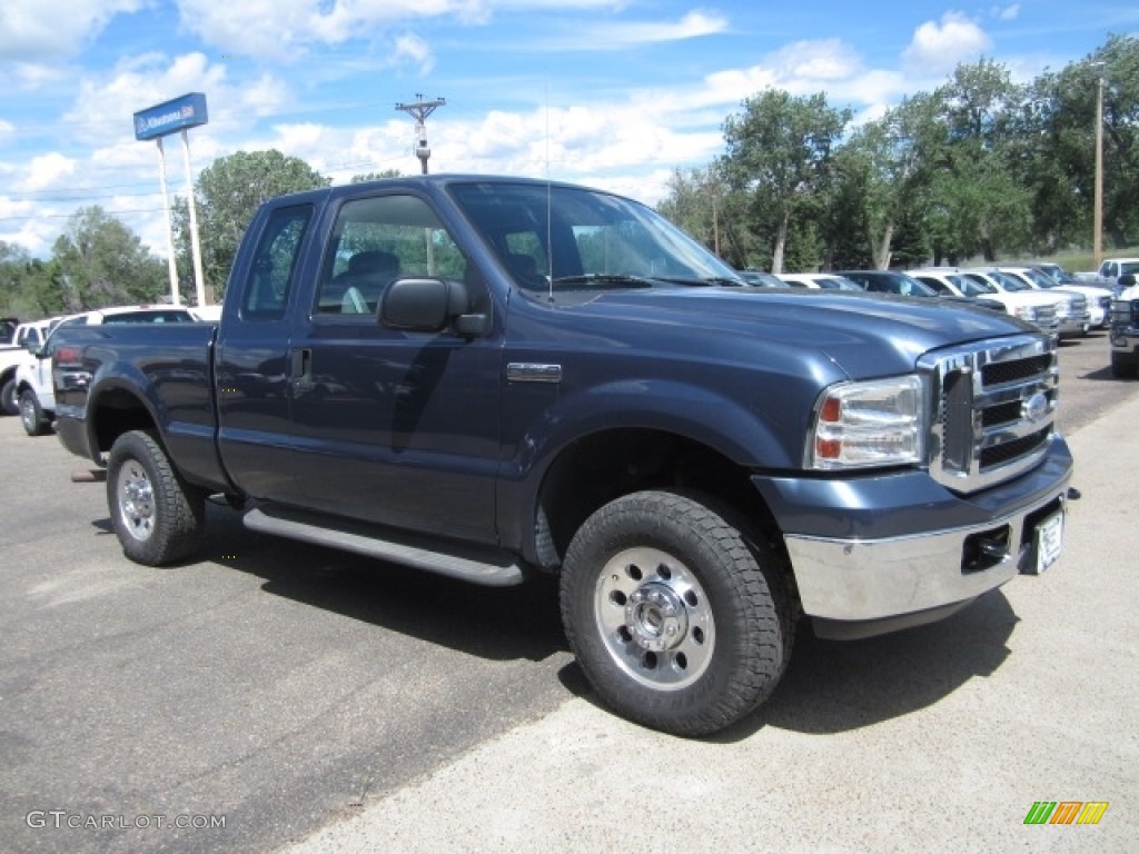 2005 F250 Super Duty XLT SuperCab 4x4 - Medium Wedgewood Blue Metallic / Medium Flint photo #2