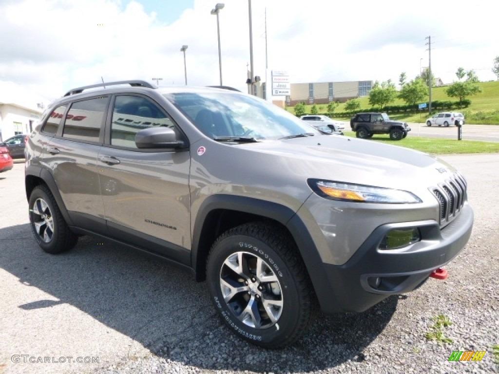 2016 Cherokee Trailhawk 4x4 - Light Brownstone Pearl / Black photo #12