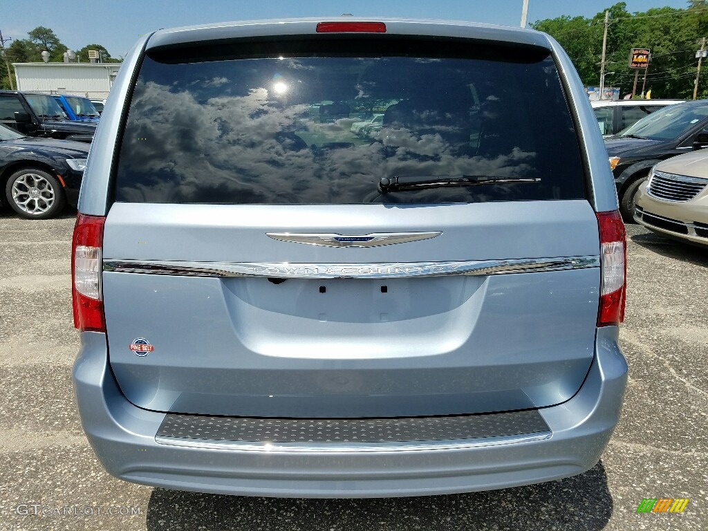 2016 Town & Country Touring - Crystal Blue Pearl / Black/Light Graystone photo #5