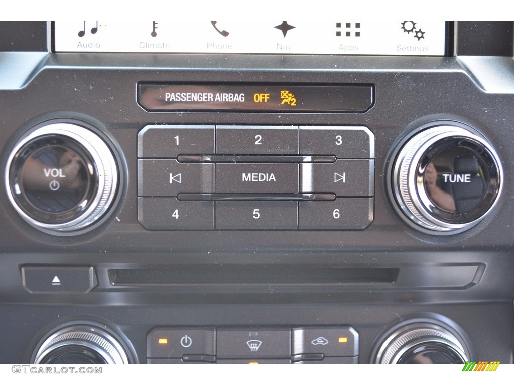 2016 F150 Lariat SuperCrew 4x4 - Oxford White / Medium Earth Gray photo #43