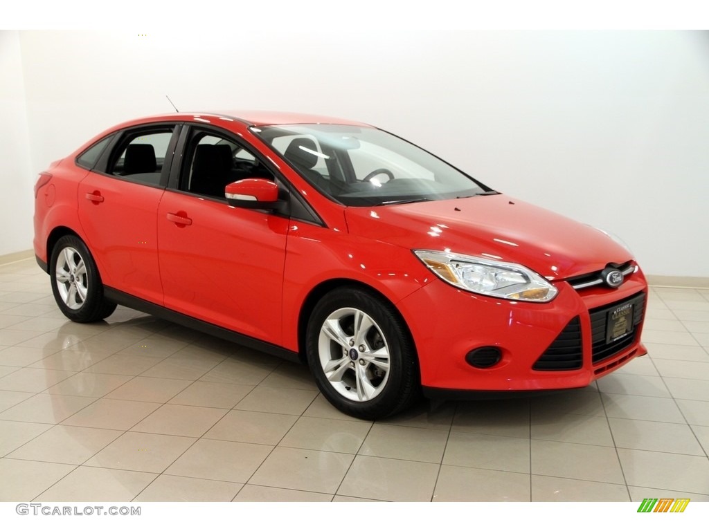2013 Focus SE Sedan - Race Red / Charcoal Black photo #1
