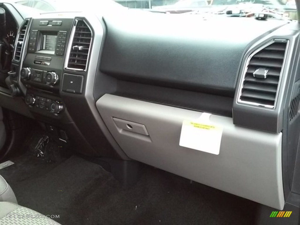 2016 F150 XLT SuperCrew - Oxford White / Medium Earth Gray photo #3