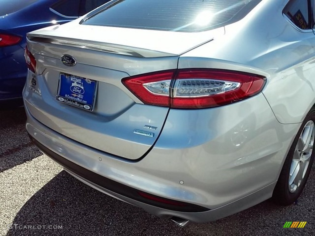 2016 Fusion SE - Ingot Silver Metallic / Charcoal Black photo #12