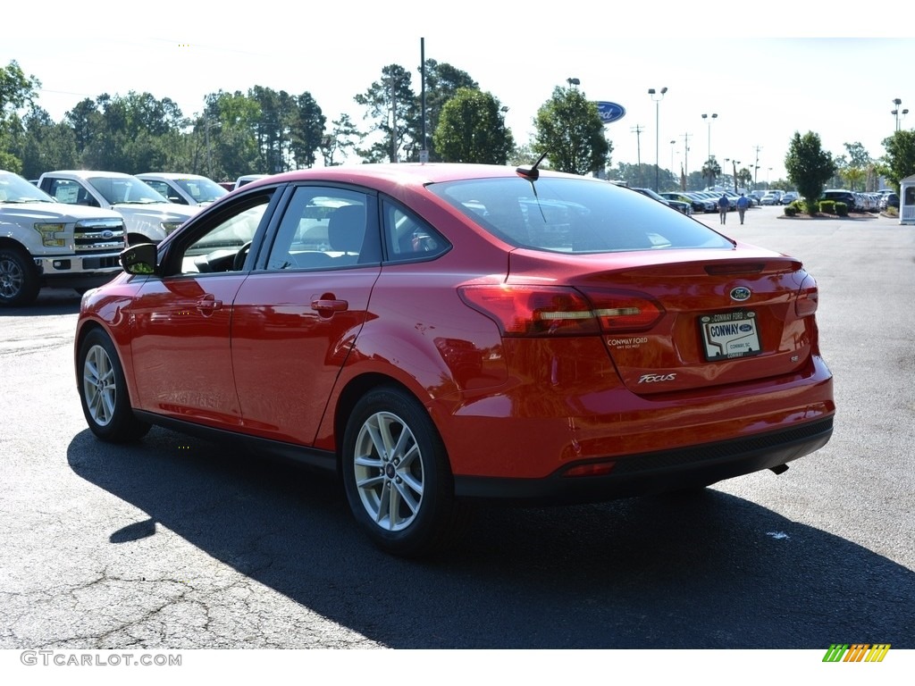 2015 Focus SE Sedan - Race Red / Charcoal Black photo #5