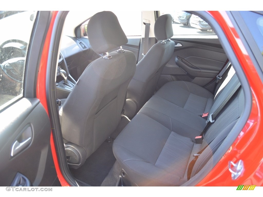 2015 Focus SE Sedan - Race Red / Charcoal Black photo #19