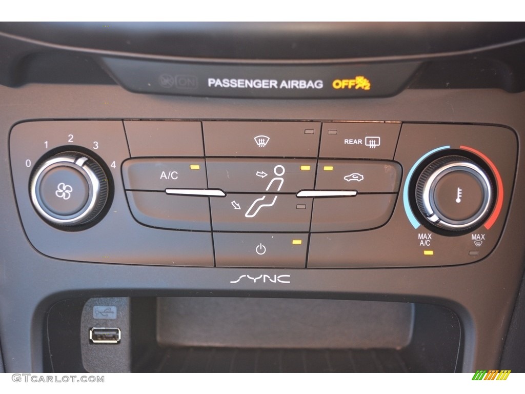 2015 Focus SE Sedan - Race Red / Charcoal Black photo #34