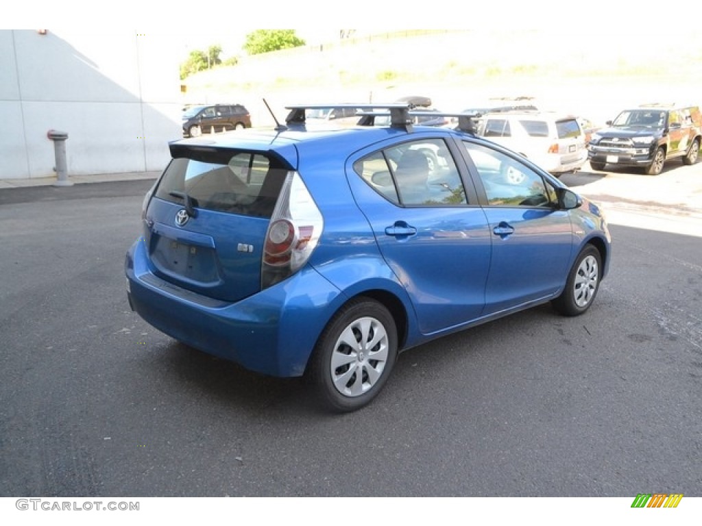 2013 Prius c Hybrid Two - Blue Streak Metallic / Light Blue Gray/Black photo #2