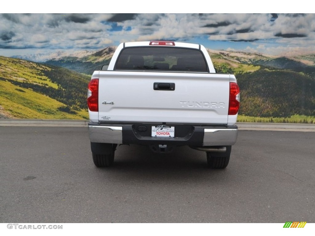 2016 Tundra SR5 CrewMax 4x4 - Super White / Black photo #4