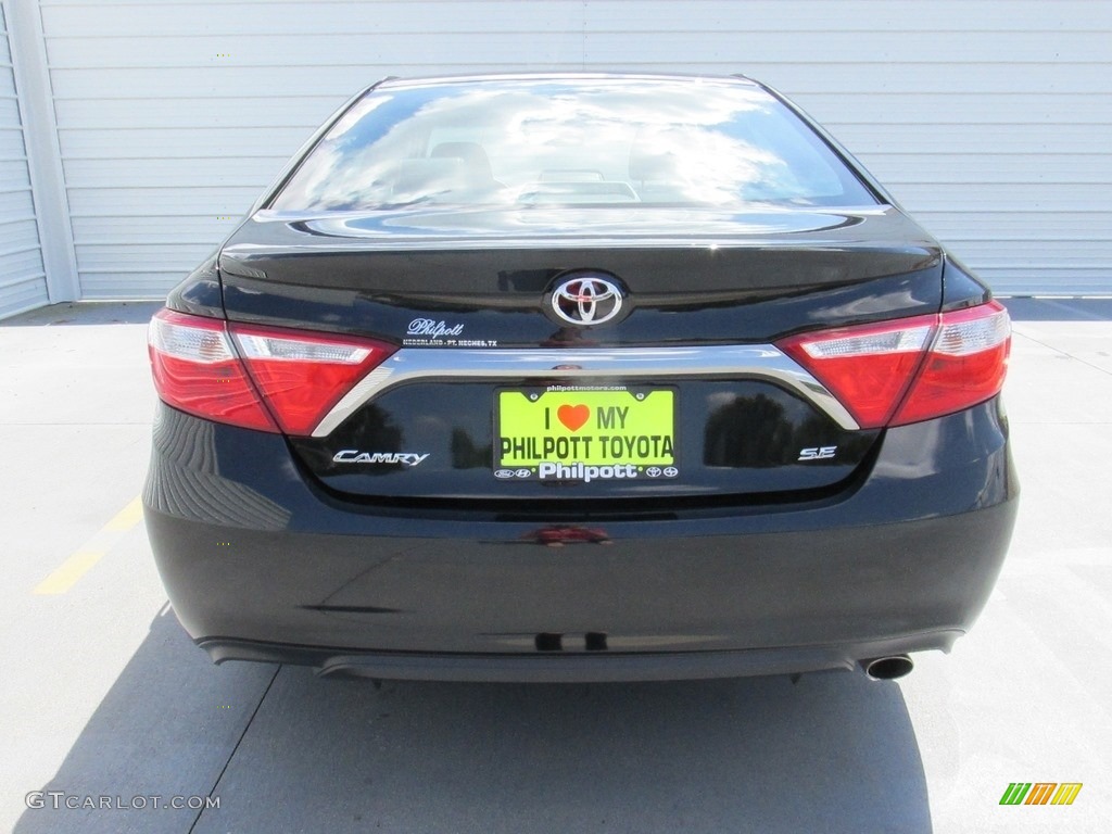 2015 Camry SE - Attitude Black Metallic / Black photo #10