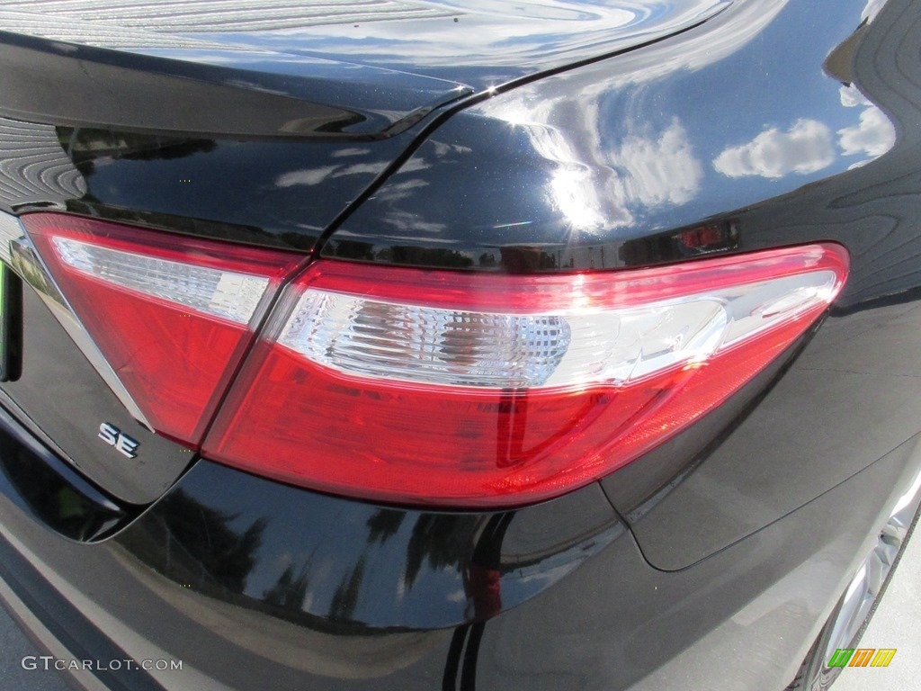 2015 Camry SE - Attitude Black Metallic / Black photo #11