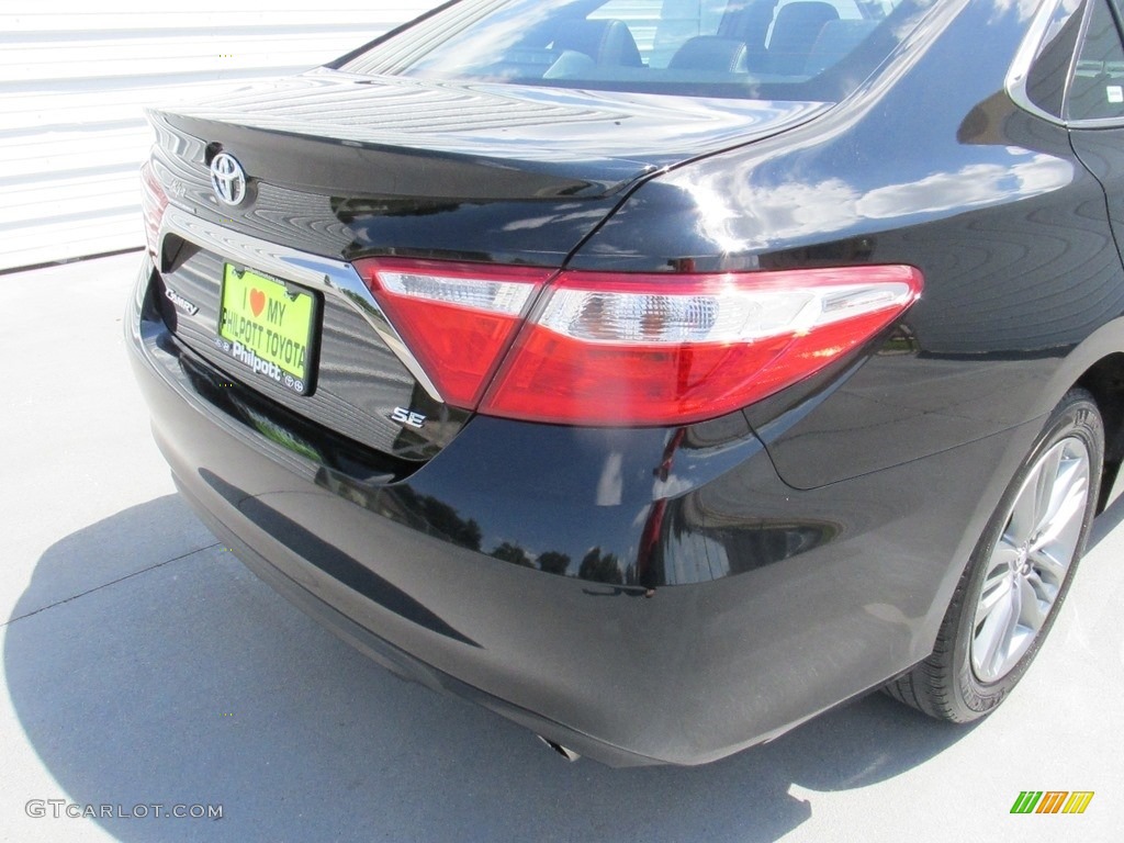 2015 Camry SE - Attitude Black Metallic / Black photo #12