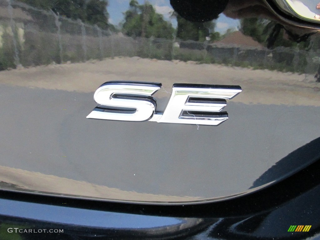 2015 Camry SE - Attitude Black Metallic / Black photo #15