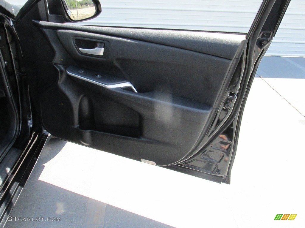 2015 Camry SE - Attitude Black Metallic / Black photo #23